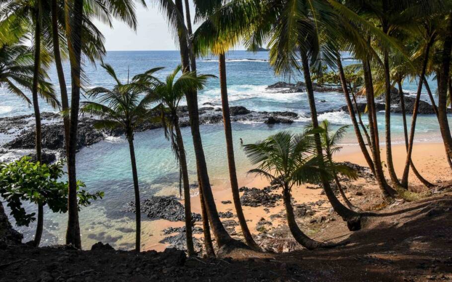 Praia da Piscina, em São Tomé e Príncipe
