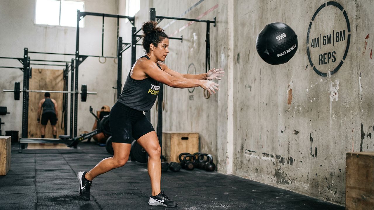 O treino de potência melhora a força rápida, a agilidade e a coordenação.