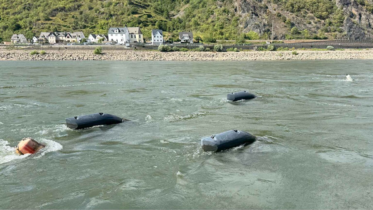 Quando o sol se põe e o vento cessa, a eletricidade renovável pode cair justamente quando as pessoas ainda precisam.