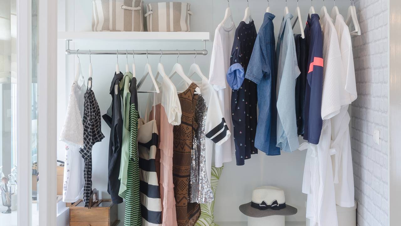 Roupas com cheiro de mofo têm solução simples com ingredientes caseiros que neutralizam o odor de forma eficaz.