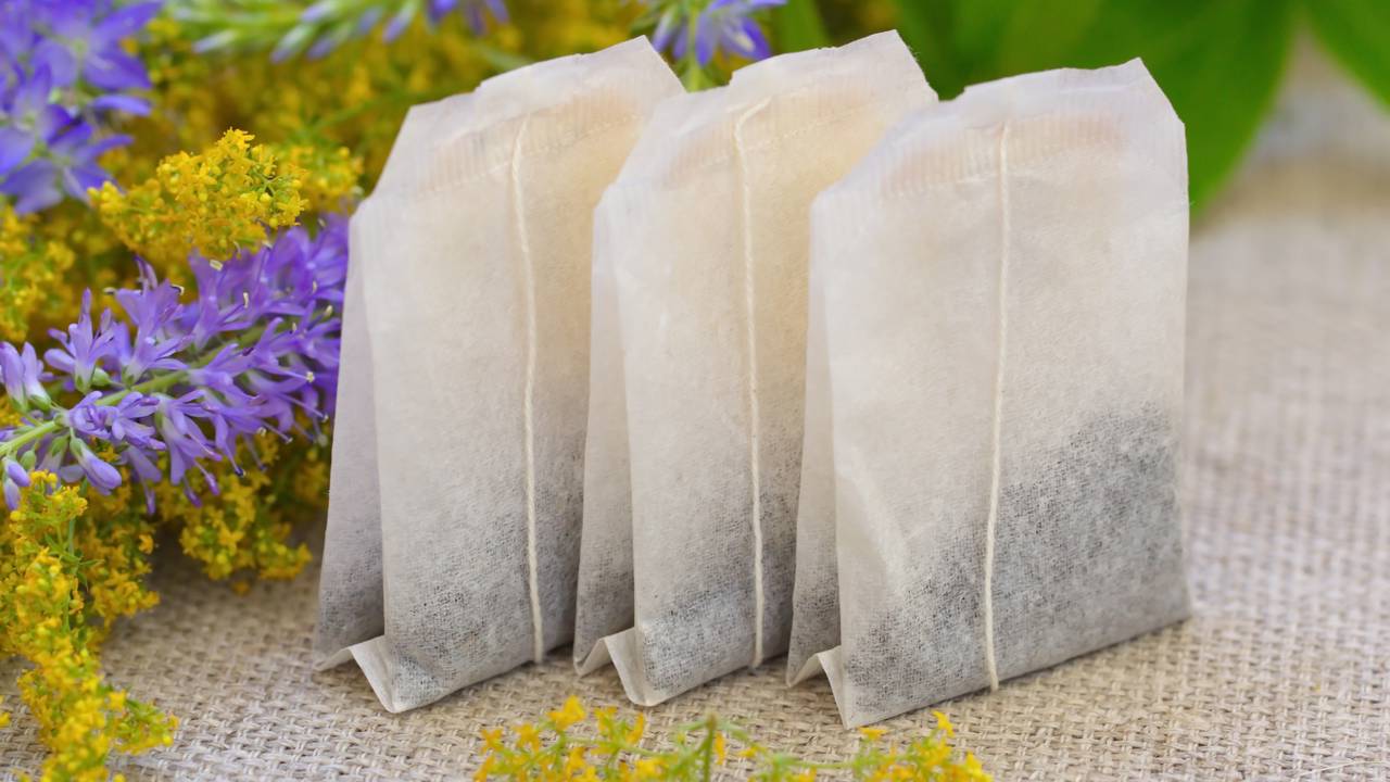 Veja o passo a passo para transformar resíduos de chá em um multiuso sustentável de alta performance.