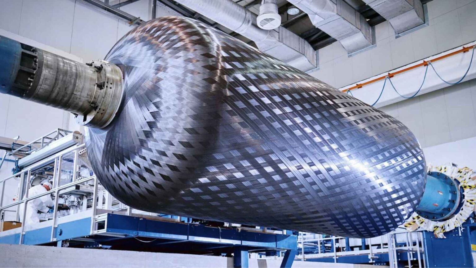 Uma equipe de engenheiros dos EUA afirma ter construído um compósito de fibra capaz de “curar” danos internos mais de 1.000 vezes, um avanço que pode prolongar dramaticamente a vida útil de tudo, desde pás de turbinas eólicas até peças de aviões.