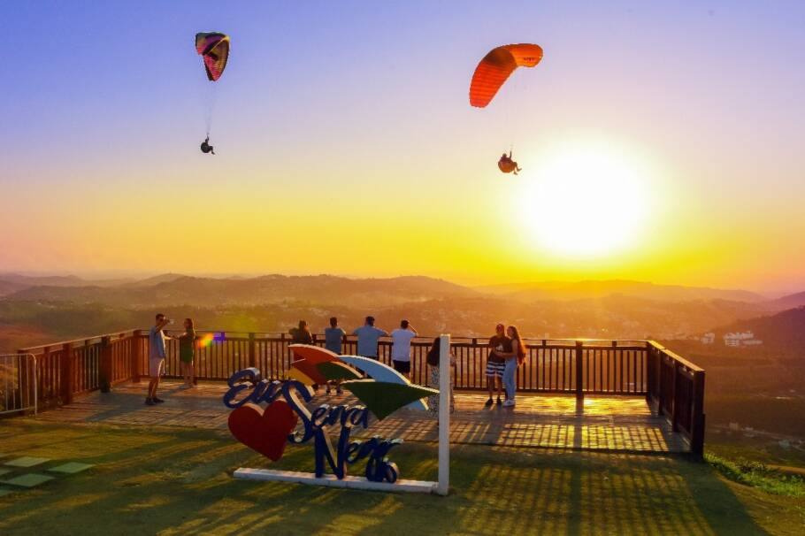 O Alto da Serra oferece uma vista panorâmica de Serra Negra e região