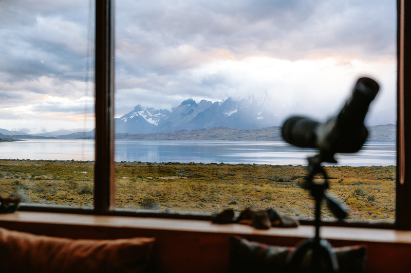 Vista do Lago Sarmiento a partir da área comum do hotel Tierra Patagonia
