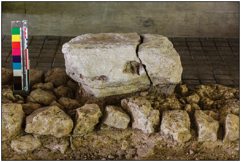 Blocos de calcário de Kunrader formam a base do pórtico das termas romanas de Coriovallum.
