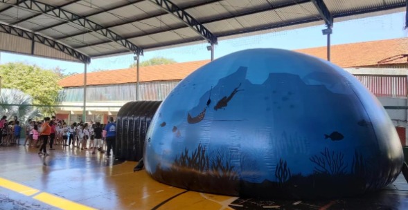Através da imersão no cinema, as crianças poderão conhecer os animais marinhos e curiosidades do oceano