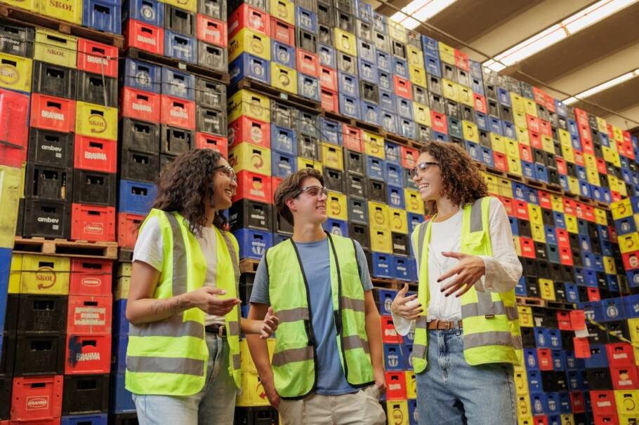 Cervejaria seleciona universitários para negócios, fábricas e tecnologia; processo tem etapas até junho