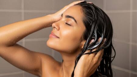 O condicionador protege o comprimento dos fios