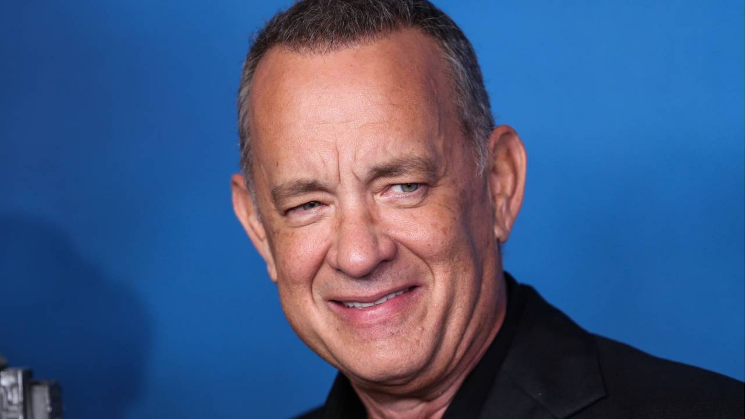 Tom Hanks, ator premiado, disse: “Este também passará”, uma reflexão simples que ensina sobre momentos difíceis e sucesso