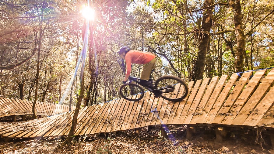 Para mães que gostam de adrenalina, o Zoom Bike Park é o lugar ideal
