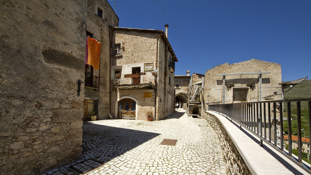 O programa foi desenhado para atrair pessoas dispostas a morar em Abruzzo de forma real e permanente.
