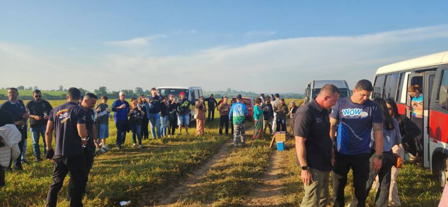 Ao final do passeio é realizado um brinde com espumante
