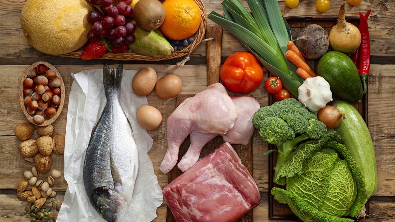 Quem passou dos 40 está apostando em proteínas, fibras e hábitos simples para manter o metabolismo mais equilibrado.