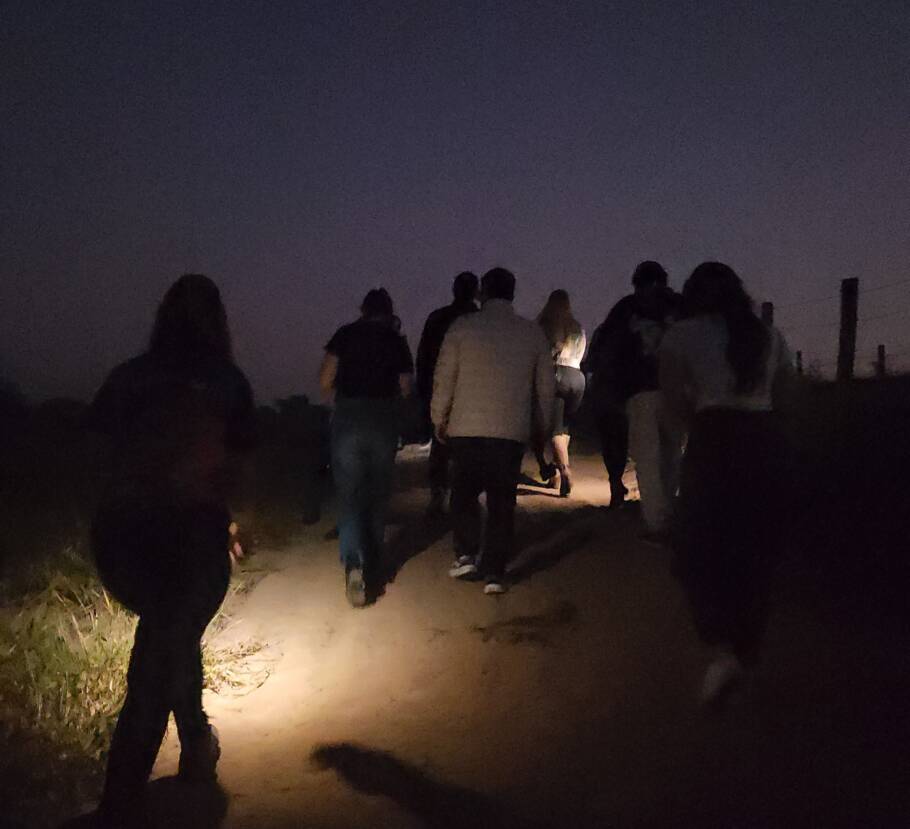 Grupo chega ao local do voo ainda durante a madrugada