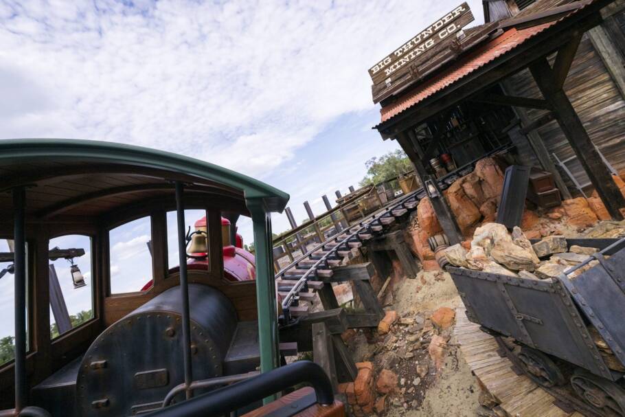Crianças a partir de 96,5 cm agora podem se divertir na Big Thunder Mountain Railroad