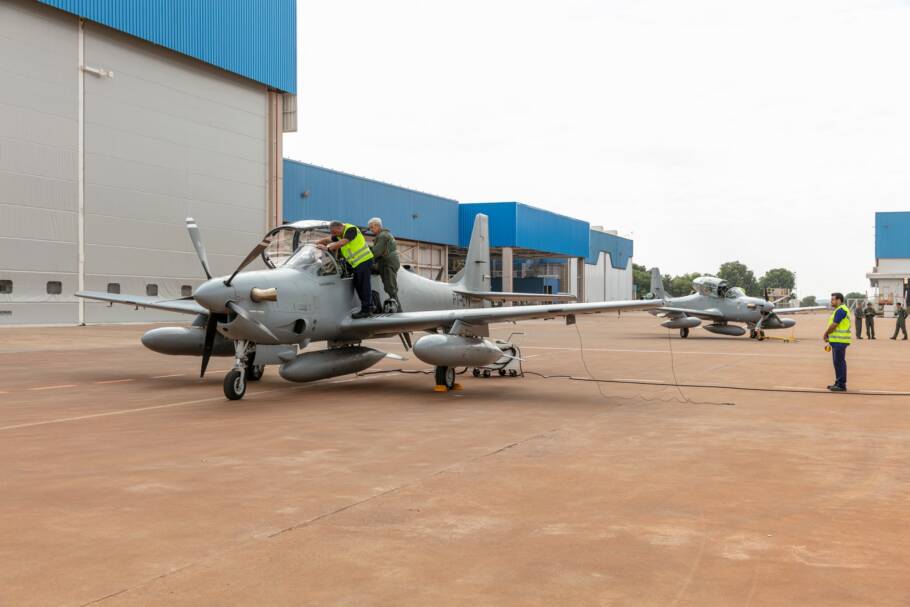 Super tucanos no hangar da Embraer em Gavião Peixoto (SP)
