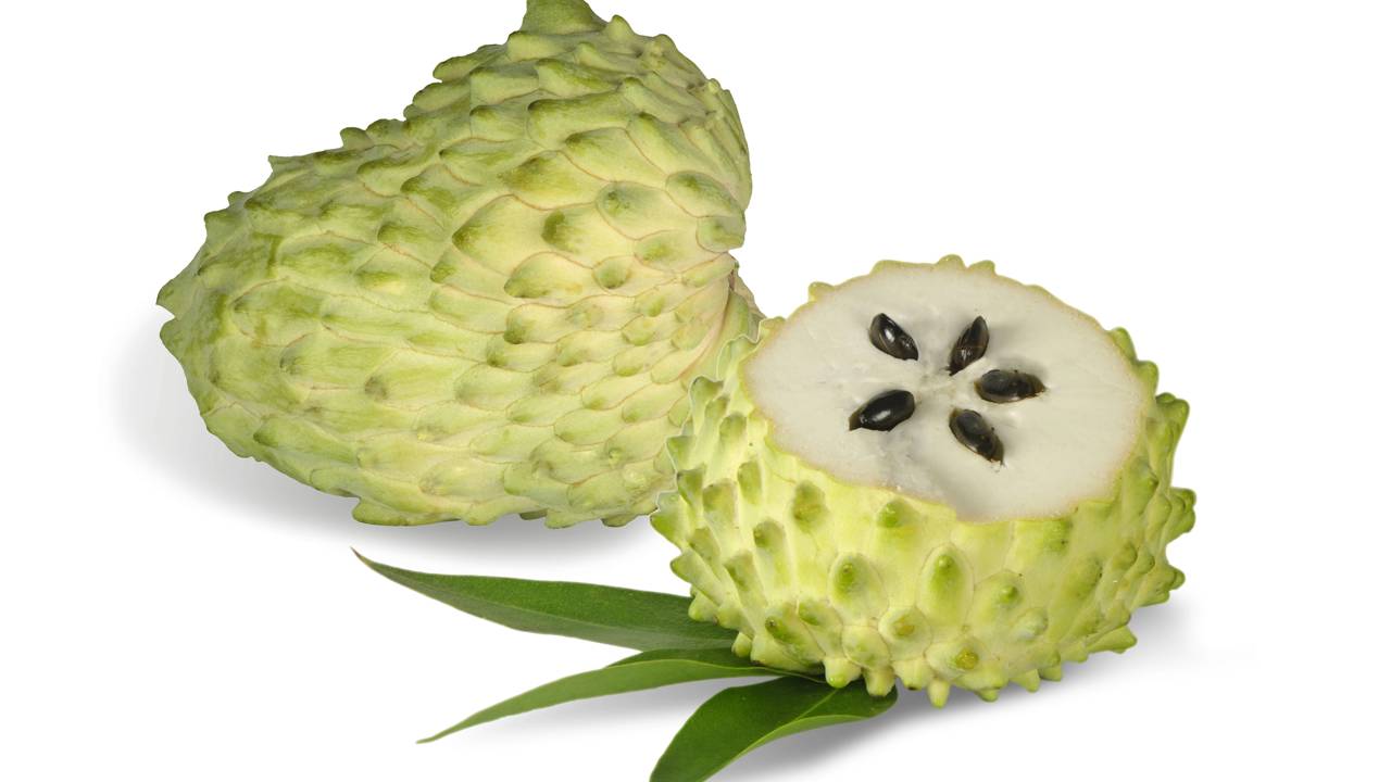 Suco, mousse e vitaminas estão entre as formas mais populares de aproveitar a graviola branca no dia a dia.
