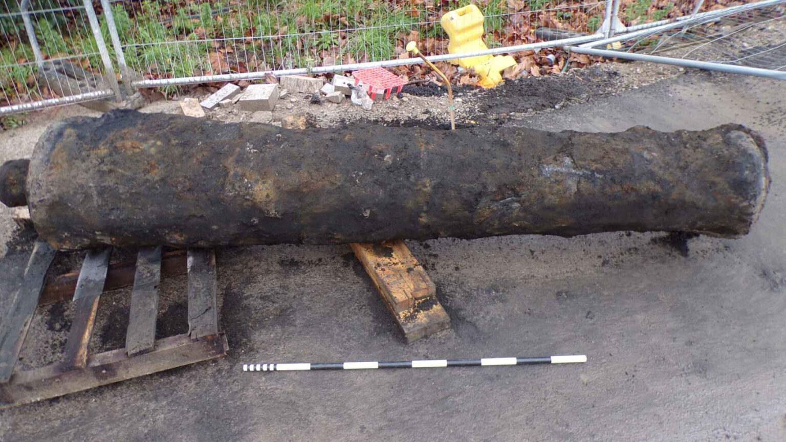 O que você espera encontrar sob um parque da cidade durante uma escavação de obras?
