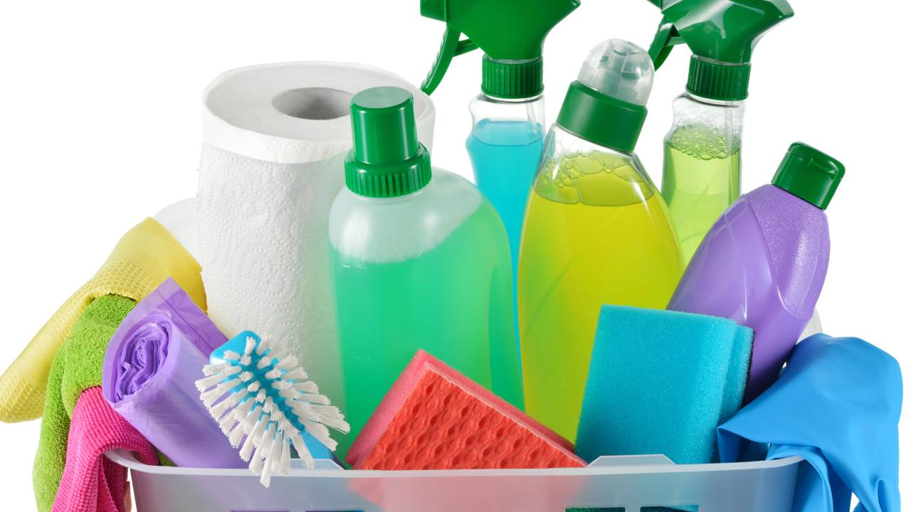 Nem detergente nem desinfetante: o melhor produto para limpar o banheiro de uma vez só