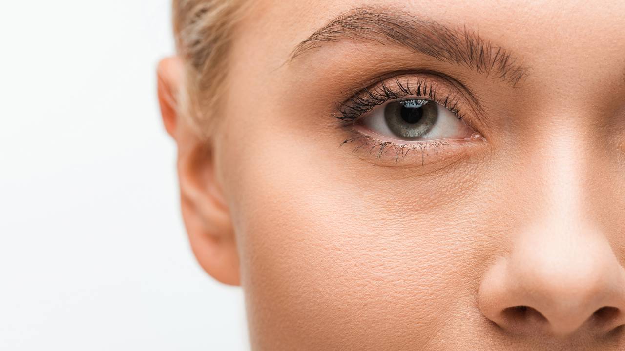O jeito certo de iluminar e esfumar pode transformar a maquiagem e criar efeito de olhos maiores sem exageros.