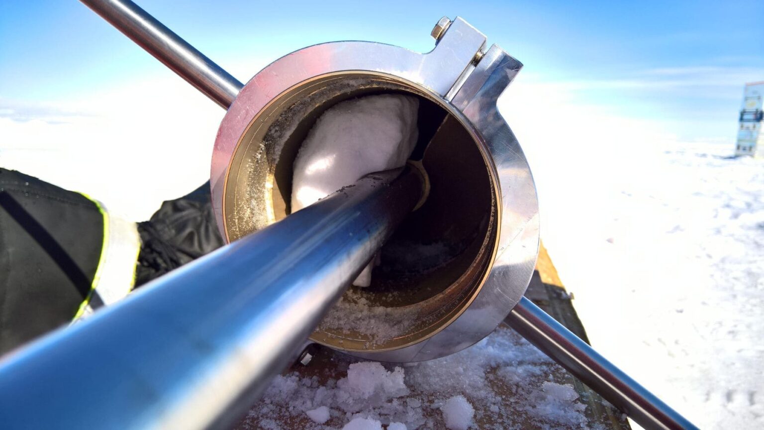 A Antártica mais uma vez mostra que não apenas guarda a memória do clima.