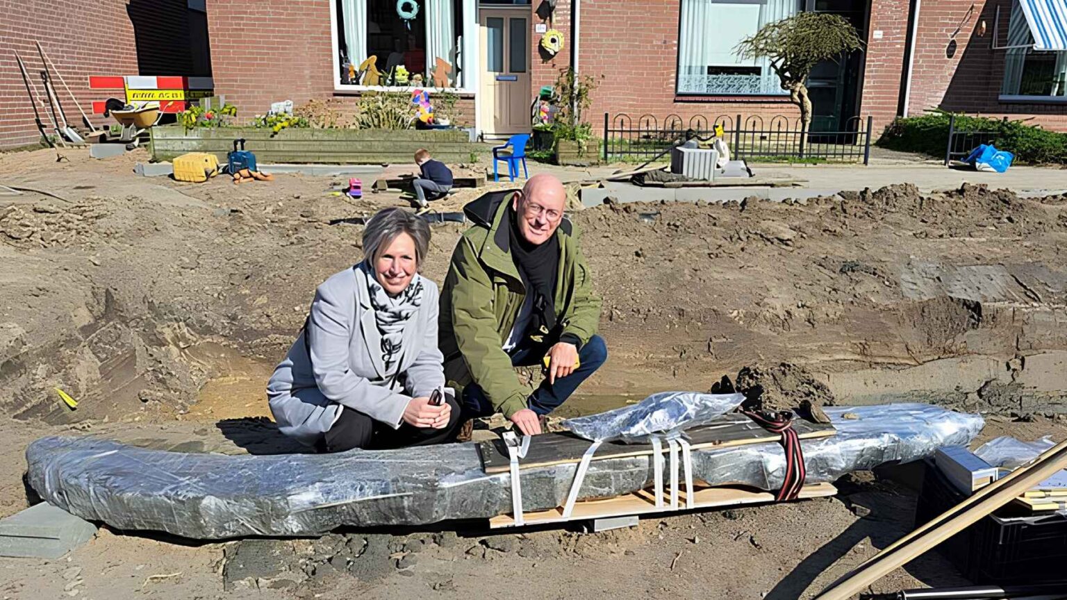 Um projeto rotineiro de esgoto na cidade holandesa de Wijk bij Duurstede tornou-se um raro mistério arqueológico.