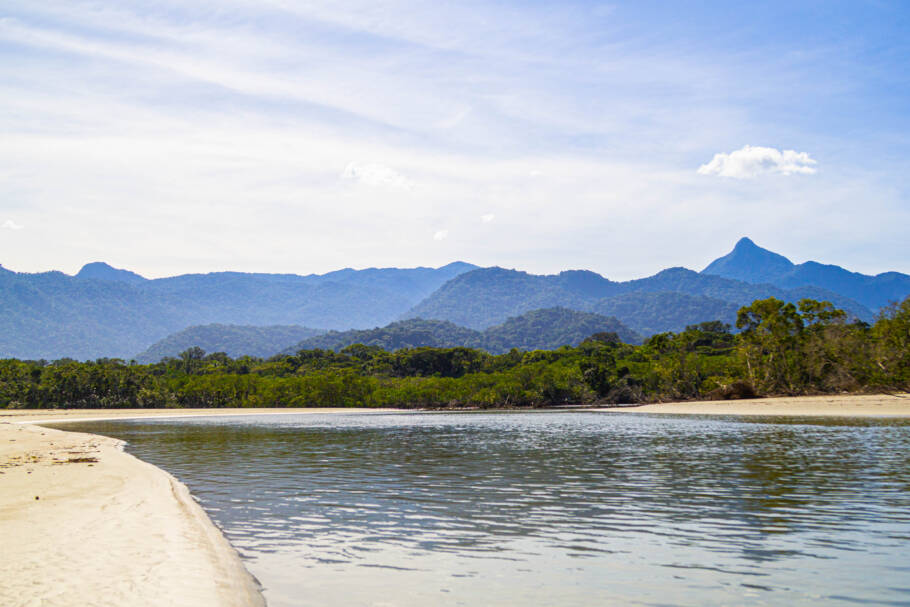 No outuno, as praias de Ubatuba ficam quase desertas