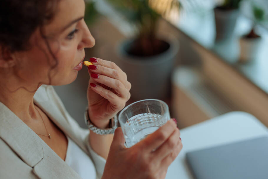Após dois anos, os participantes que tomaram multivitamínicos apresentaram um envelhecimento mais lento em diversos “relógios epigenéticos”