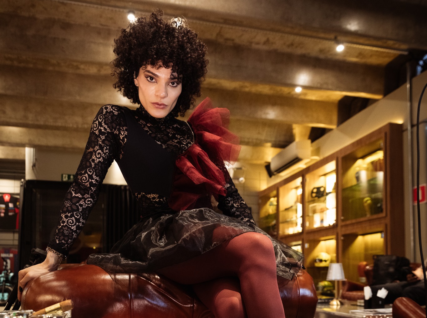 A cantora paulistana Neryne homenageia Gal Costa e revisita diferentes fases da carreira da artista, incluindo clássicos ligados ao tropicalismo e à MPB