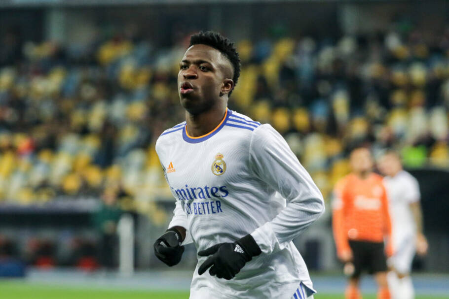 Em 2024, Vinícius Júnior recebeu o reconhecimento de vice-campeão da Bola de Ouro, ficando na 2ª colocação da premiação (Imagem: photo-oxser | Shutterstock)