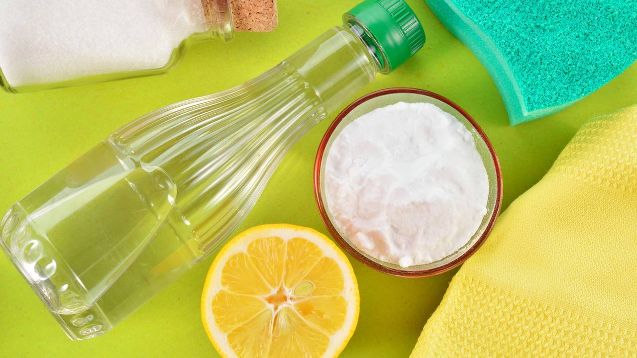Muita gente está usando ingredientes naturais para limpar o fogão e deixar a cozinha com aparência renovada.