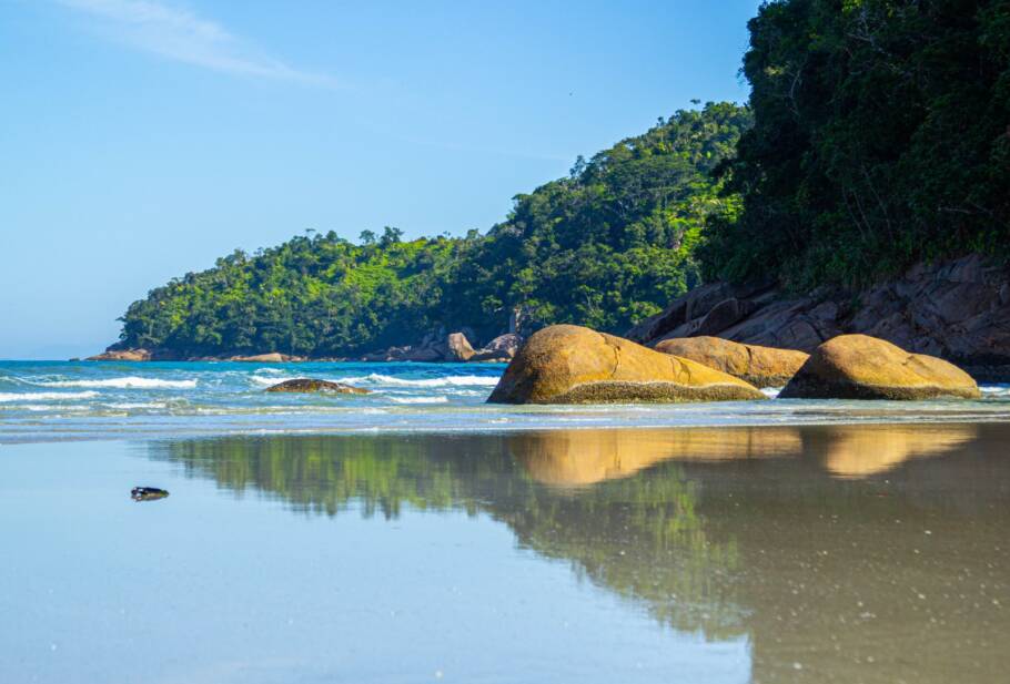 Vista da praia de Ubatumirim, em Ubatuba (SP)