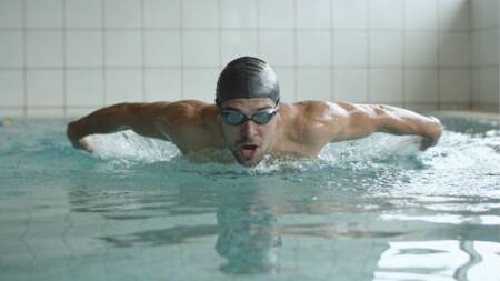 O coração trabalha de forma mais eficiente durante a natação