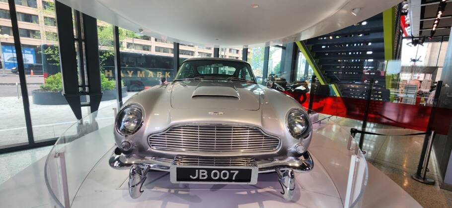 Replica de uma dos carros usados nos filmes de James Bond