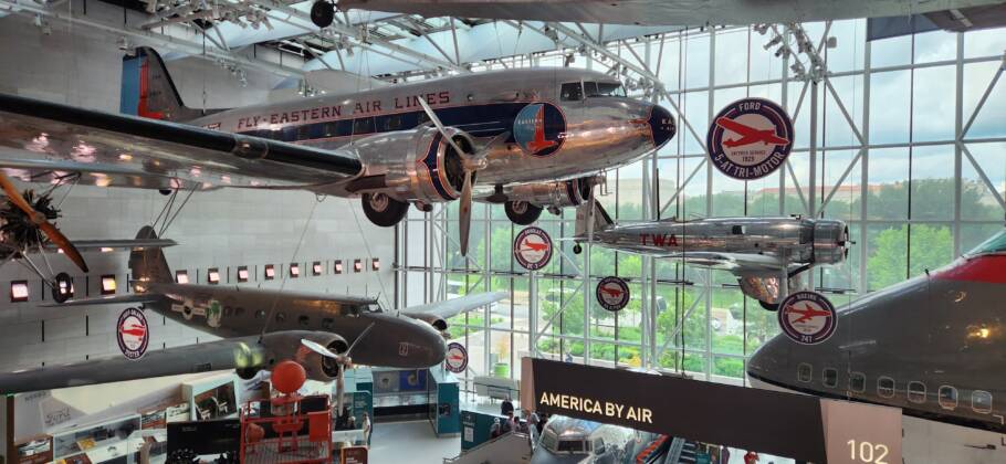 museu abriga aeronaves históricas e cápsulas espaciais