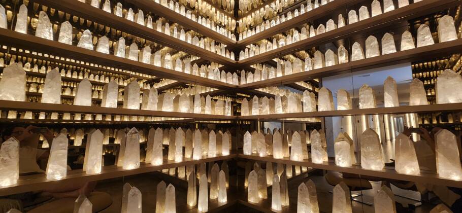 A sala de cristais é um dos espaços do Asaya Spa by Guerlain