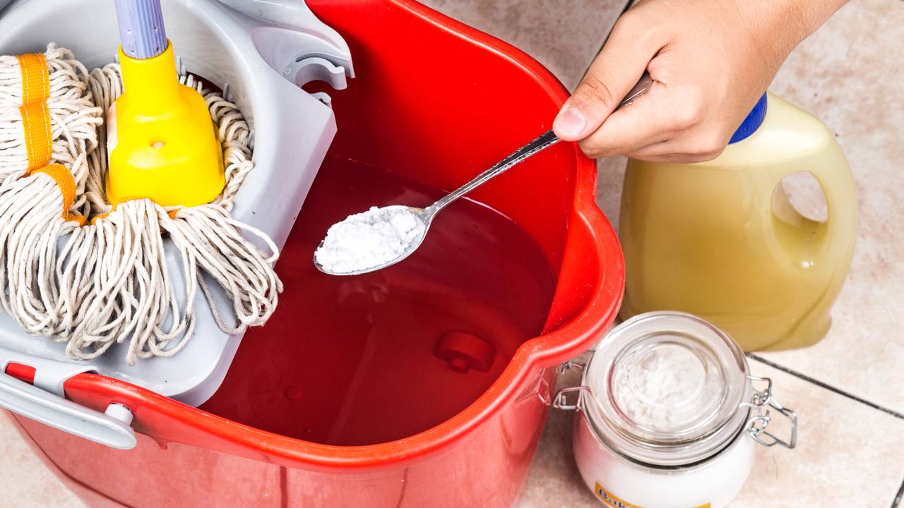 Mistura simples e econômica promete facilitar a limpeza doméstica. Aprenda a usar açúcar, bicarbonato e detergente corretamente.