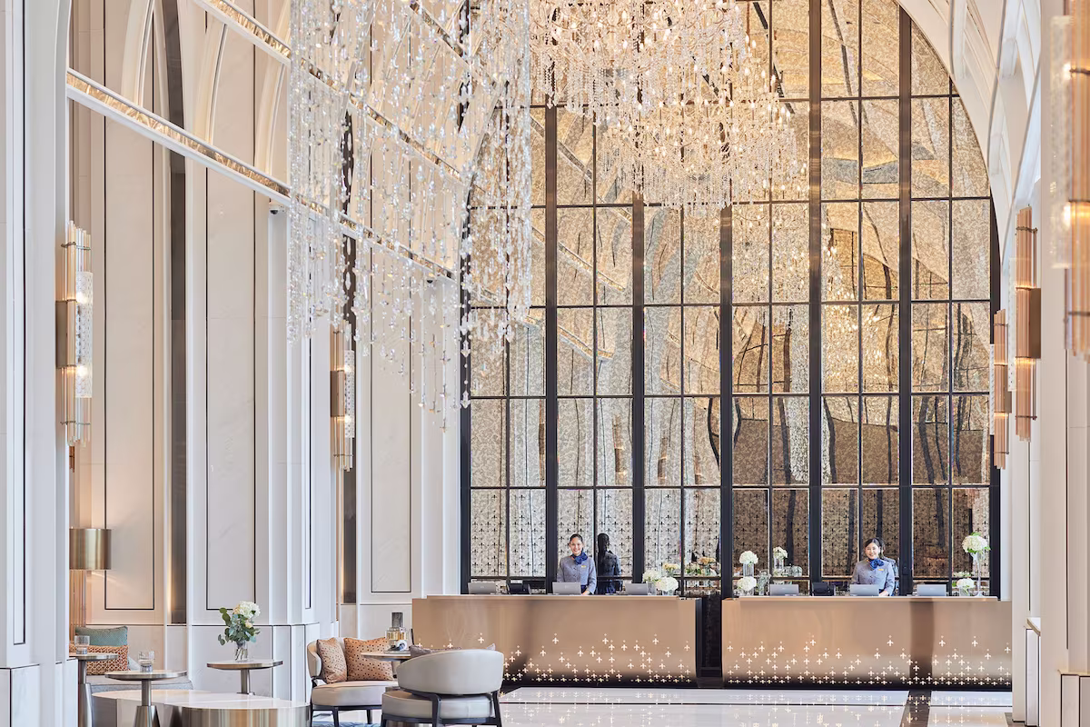 A bela recepção do luxuoso Eastin Grand Hotel Phayathai, em Bangkok