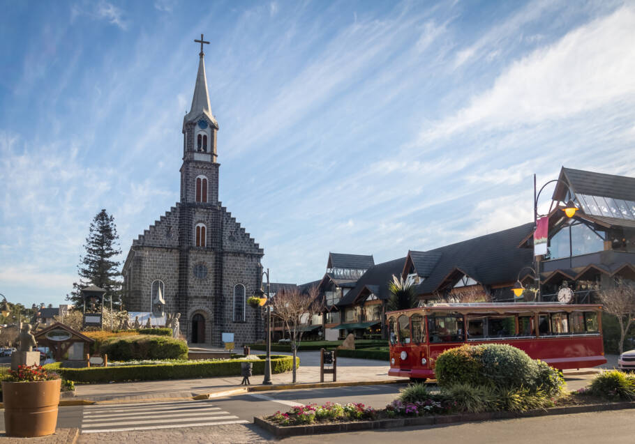 Igreja de São Pedro, um dos cartões-postais de Gramado, na Serra Gaúcha