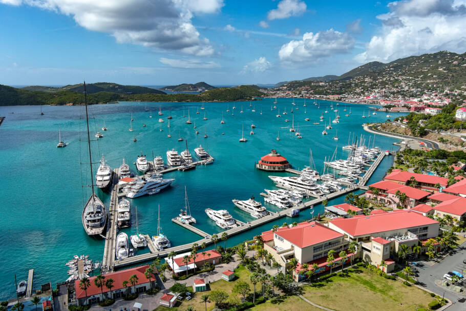 Vista do porto de St. Thomas , nas Ilhas Virgens Americanas