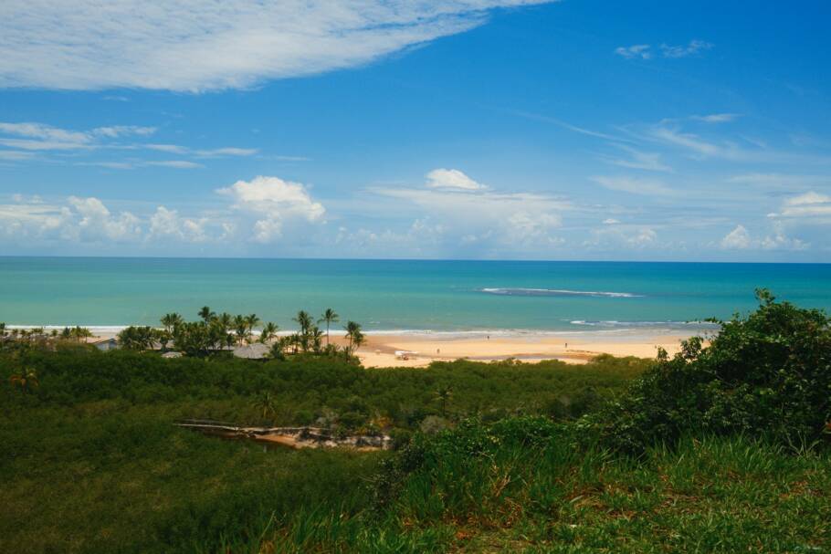 Vista da Praia dos Nativos, uma das mais famosas de Trancoso