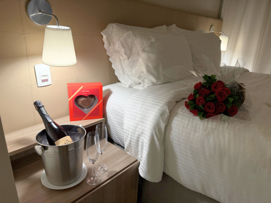 Staybridge Suites São Paulo Itaim oferece hospedagem em suíte decorada
