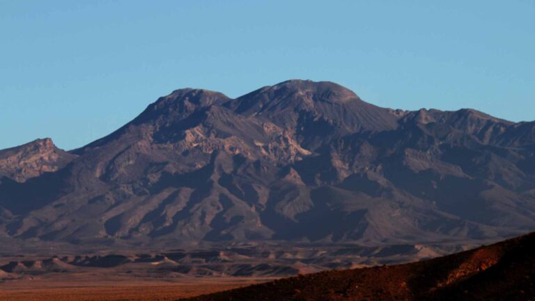 Após 700.000 anos de silêncio, o vulcão Taftan começou a inchar, levando os cientistas a aumentarem o monitoramento desse local anteriormente negligenciado.