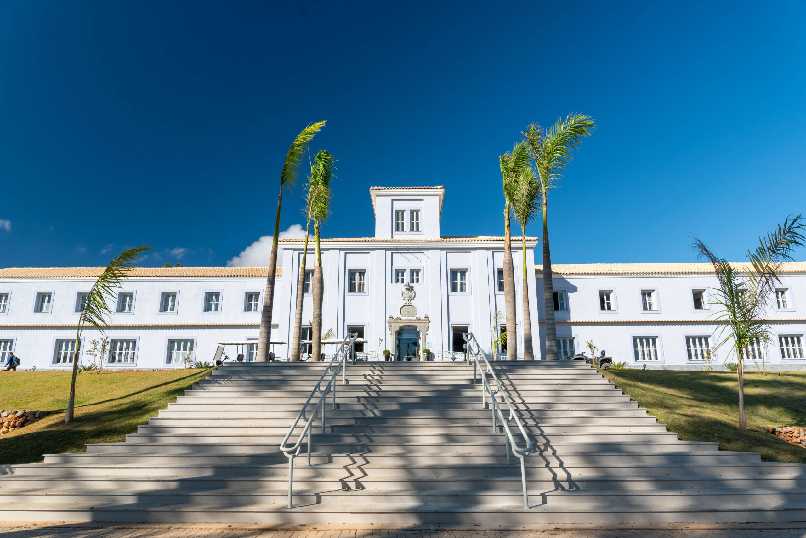 Conheça o hotel instalado no antigo quartel onde serviu Tira