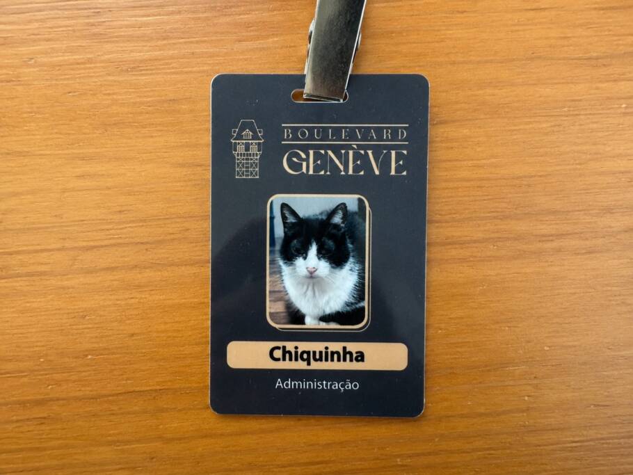 Chiquinha tem até crachá de “funcionária”