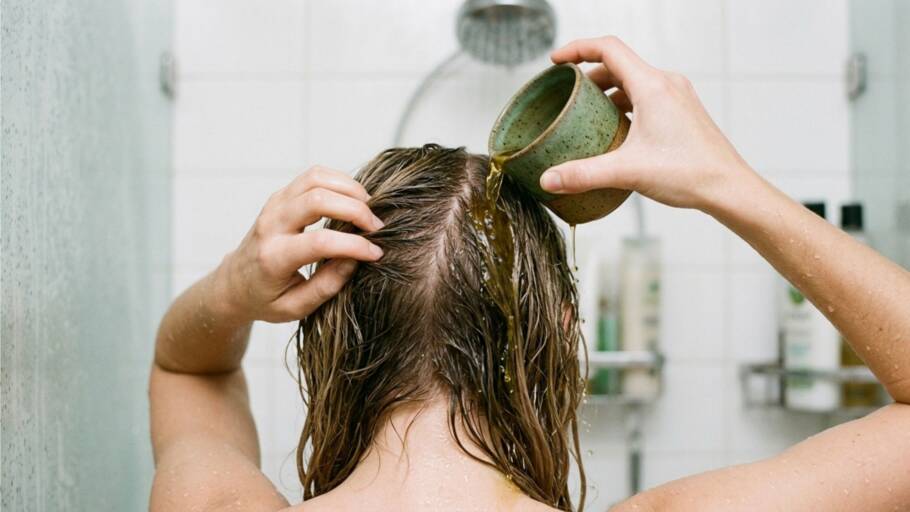O chá verde pode ser usado como enxágue após a lavagem do cabelo