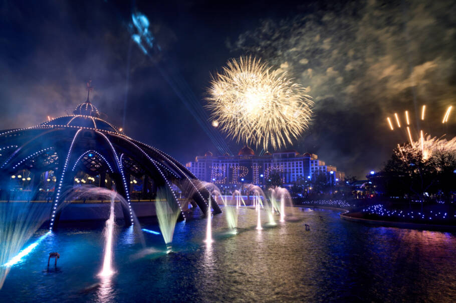 Celebrações e festas noturnas no Epic Universe estão entre as novidades do parque, que completou um ano em 2026