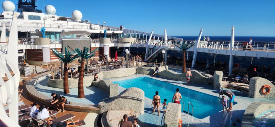 Piscina principal do navio MSC Splendida