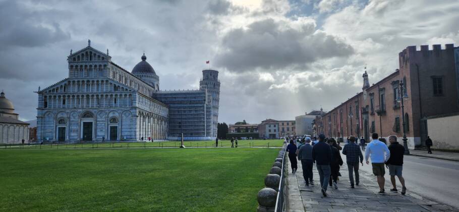 Piazza dei Miracoli (Praça dos Milagres) é um dos conjuntos arquitetônicos medievais mais famosos do mundo
