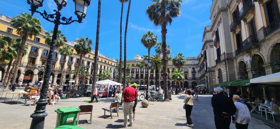 A Praça da Catalunha, no bairro do Eixample, onde fica o restaurante El Mercat